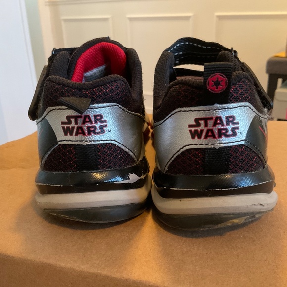 Sketchers STAR WARS Darth Vader runners - size 1Y - Picture 4 of 10